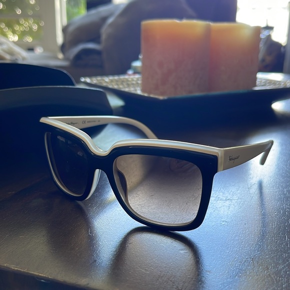 Salvatore Ferragamo Sunglasses - Picture 2 of 4